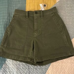 Madewell mid length shorts size 24